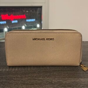 Michael Kors Jet Set Travel Saffiano Leather Continental Wallet